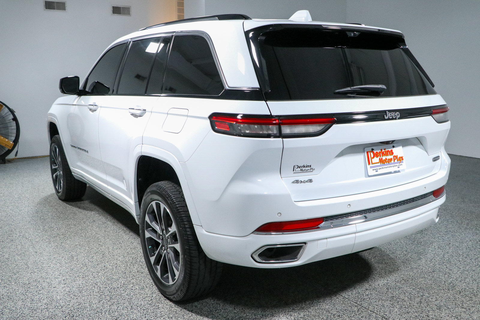 Used 2022 Jeep Grand Cherokee Overland w/ Adv Protech Group III AWD/4WD image 9
