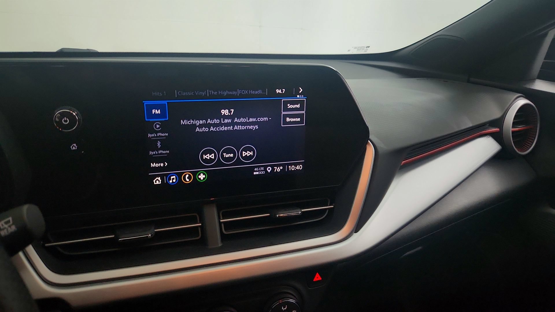 Used 2025 Chevrolet Trax RS FWD image 21