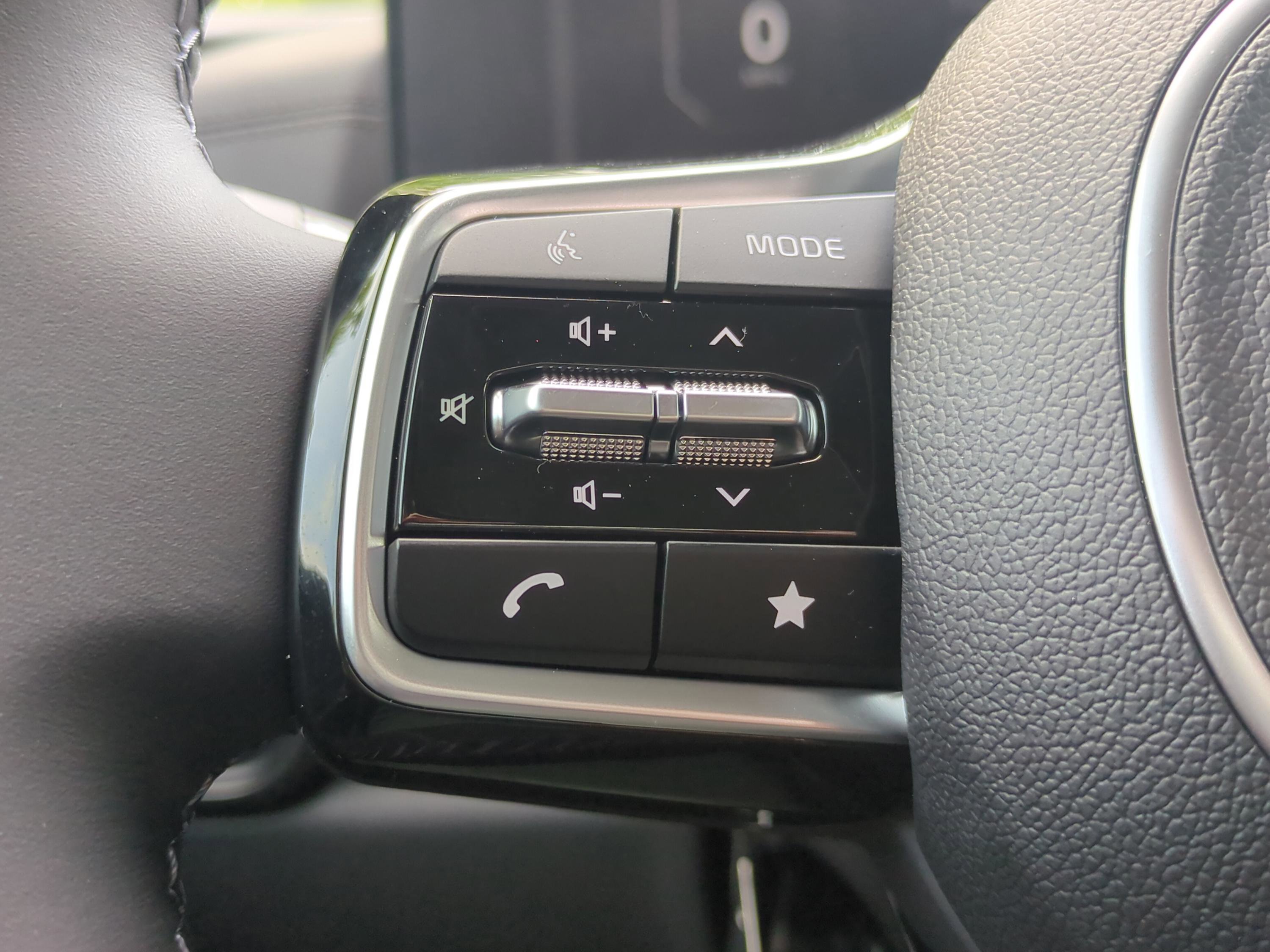 New 2026 Kia Carnival SX FWD image 25