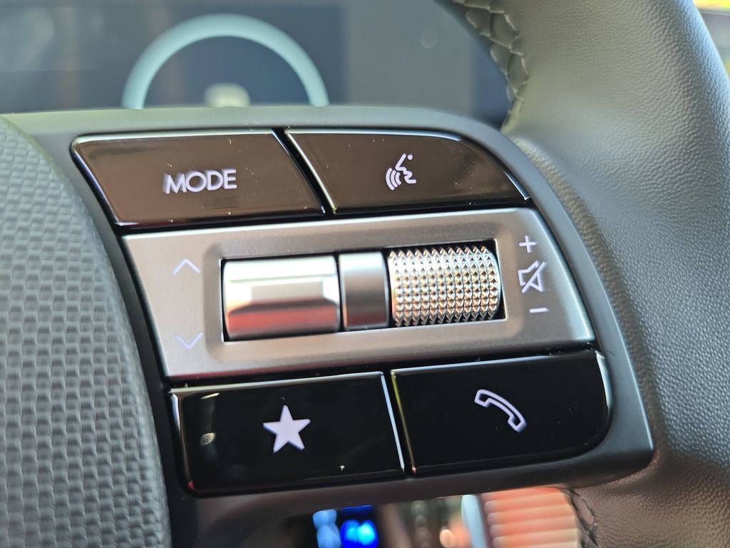 New 2025 Hyundai Ioniq 5 SE AWD/4WD image 18