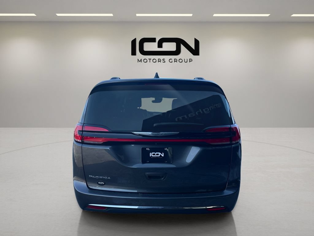 Used 2022 Chrysler Pacifica Touring-L FWD image 4