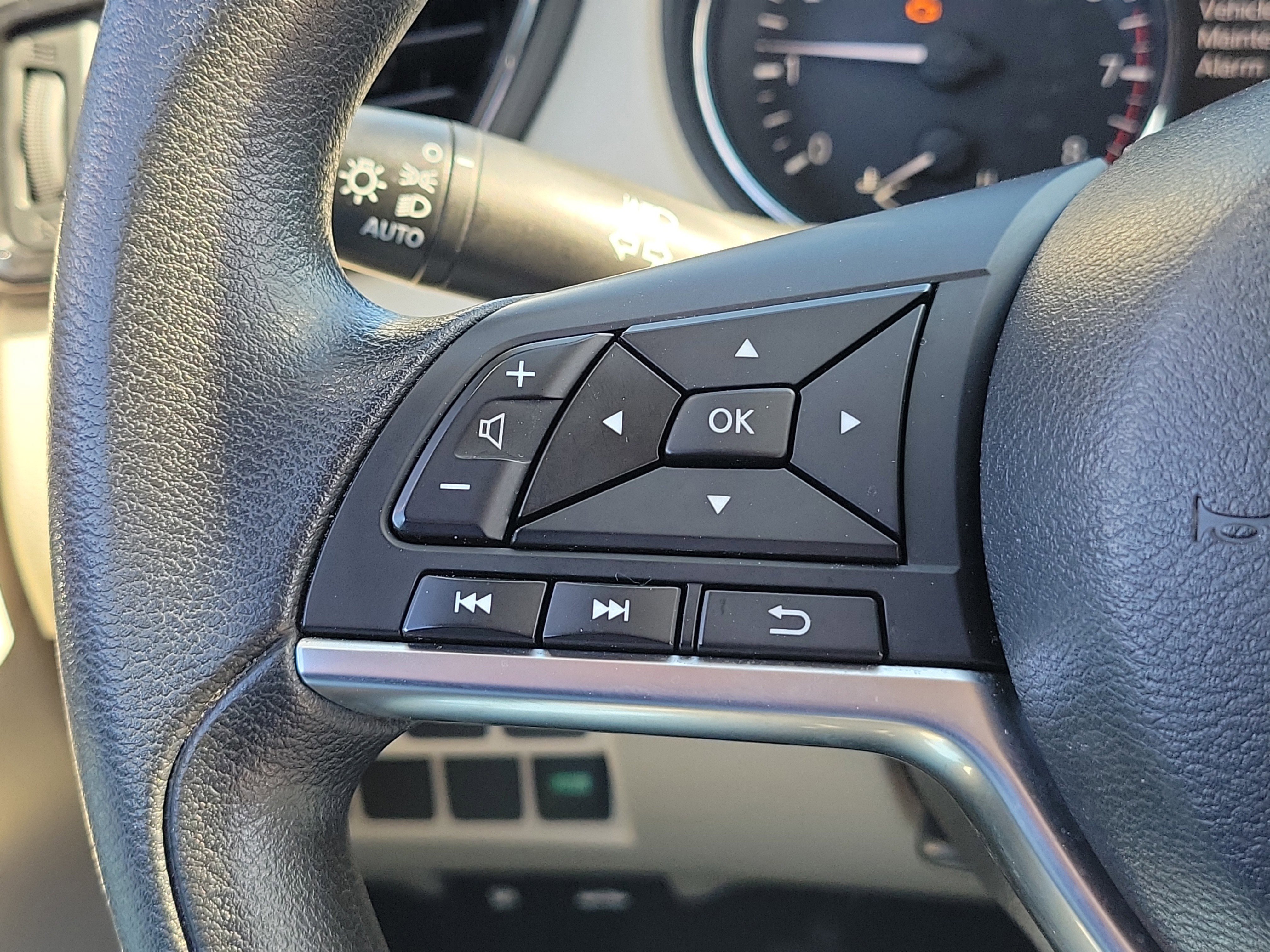 Used 2018 Nissan Rogue Sport SV image 28