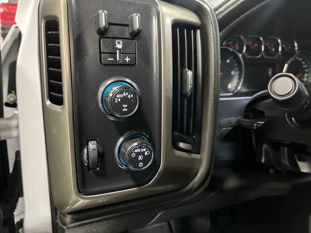 Used 2018 Chevrolet Silverado 1500 High Country image 19
