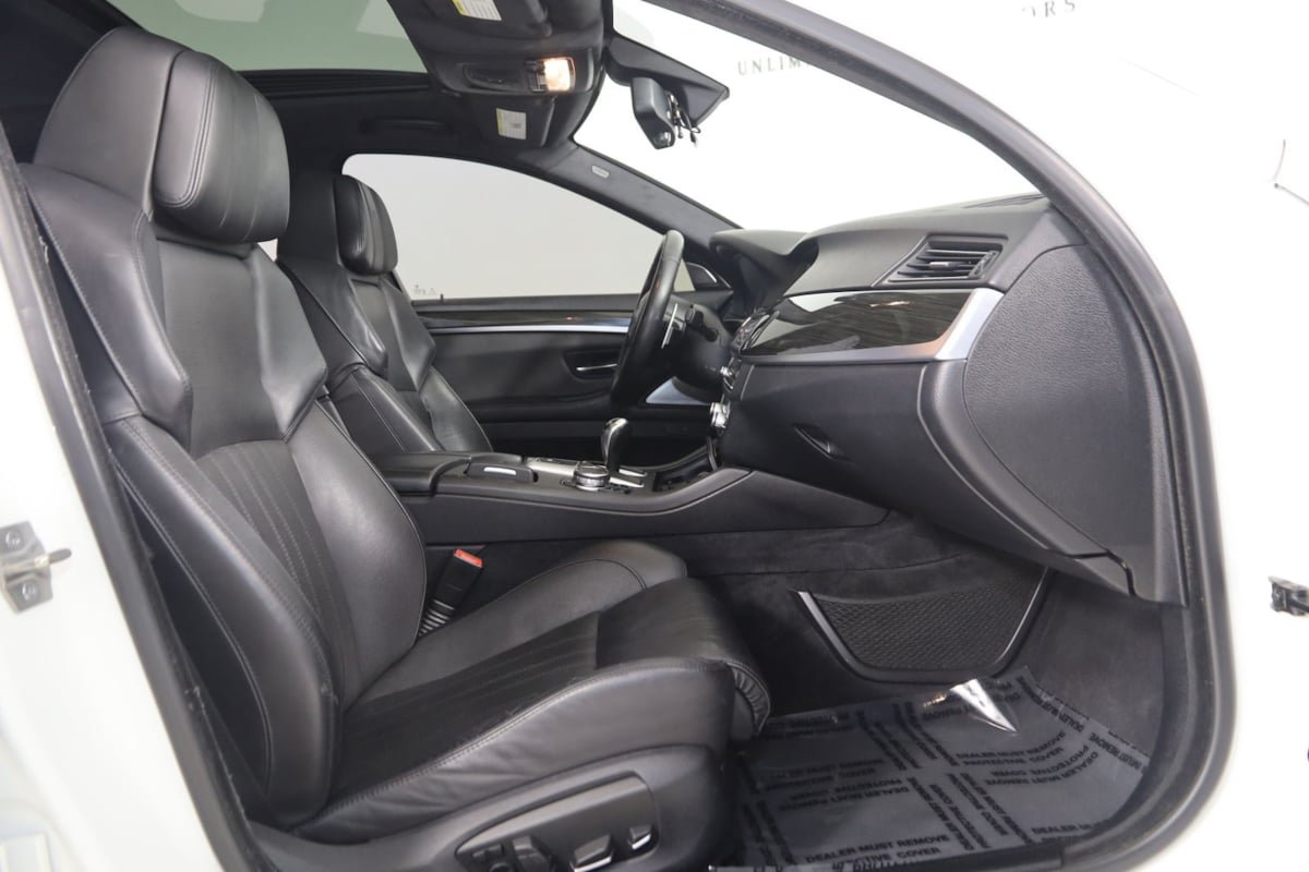 Used 2015 BMW M5 RWD image 13