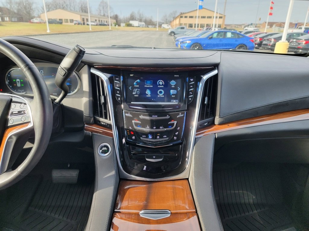 Used 2017 Cadillac Escalade Premium Luxury image 37