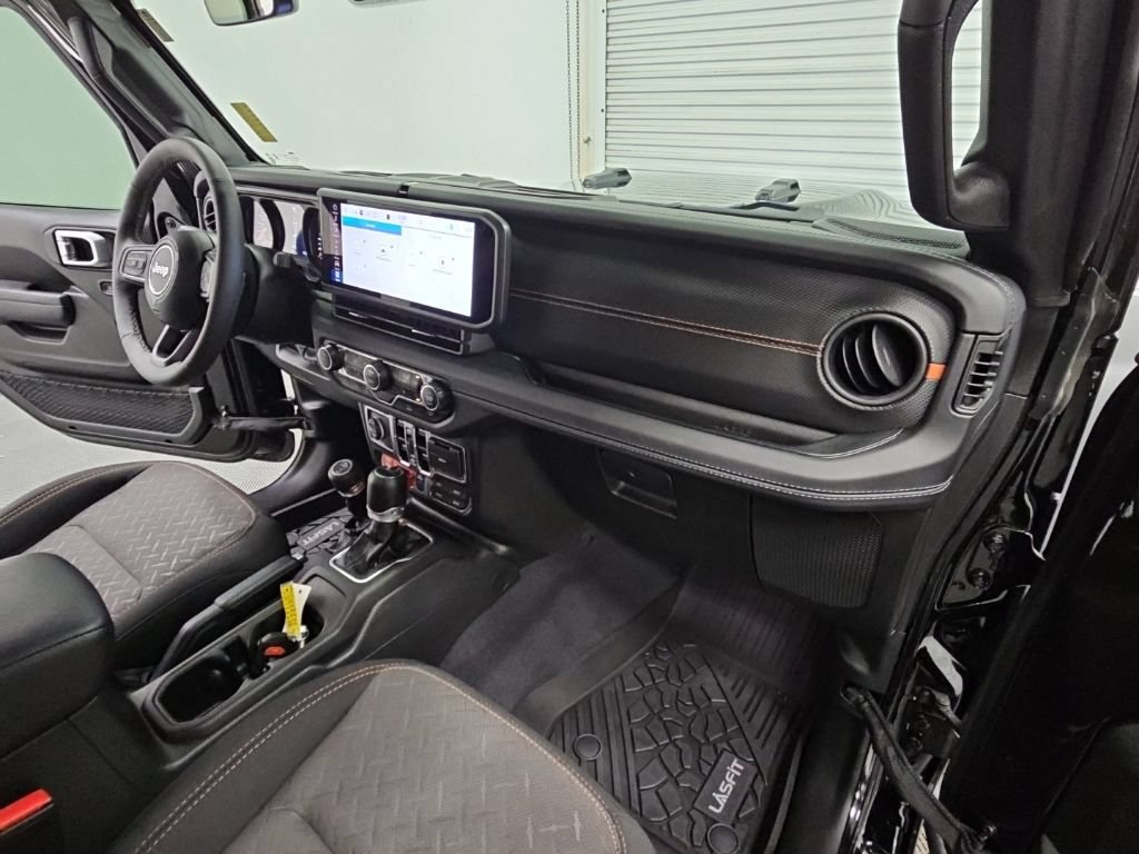 Used 2025 Jeep Gladiator Mojave w/ Convenience Group AWD/4WD image 37