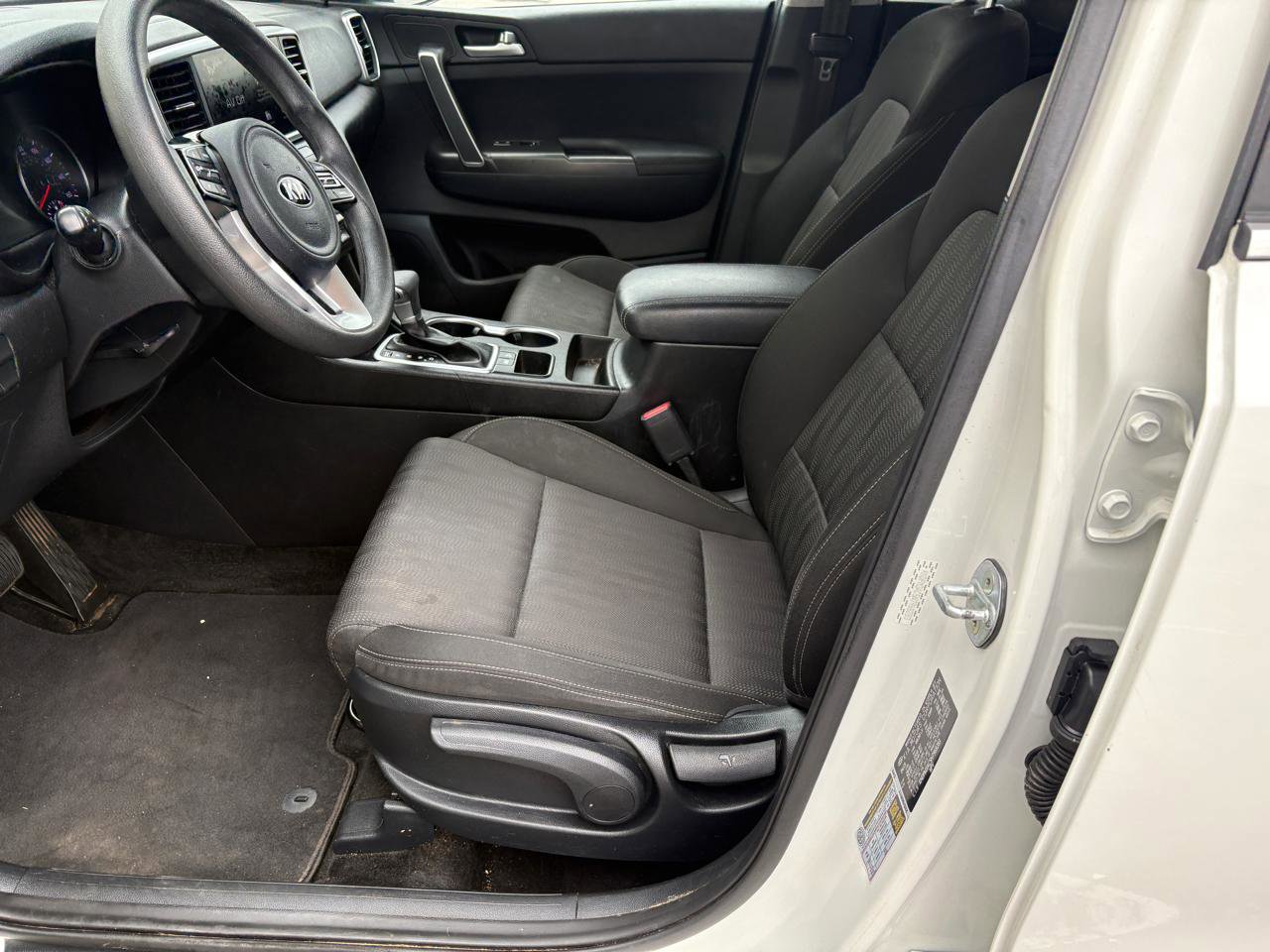 Used 2022 Kia Sportage LX image 5