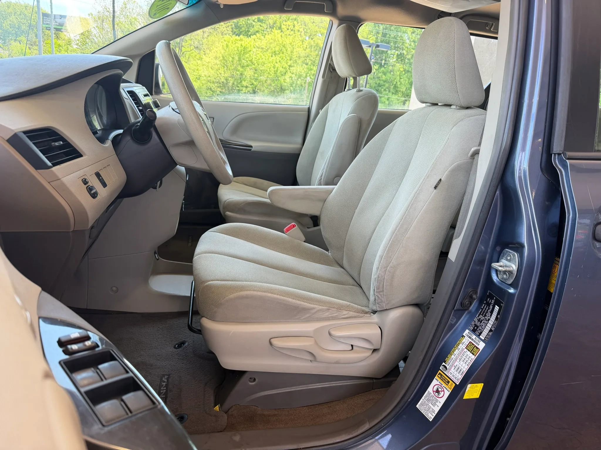 Used 2014 Toyota Sienna L FWD image 8