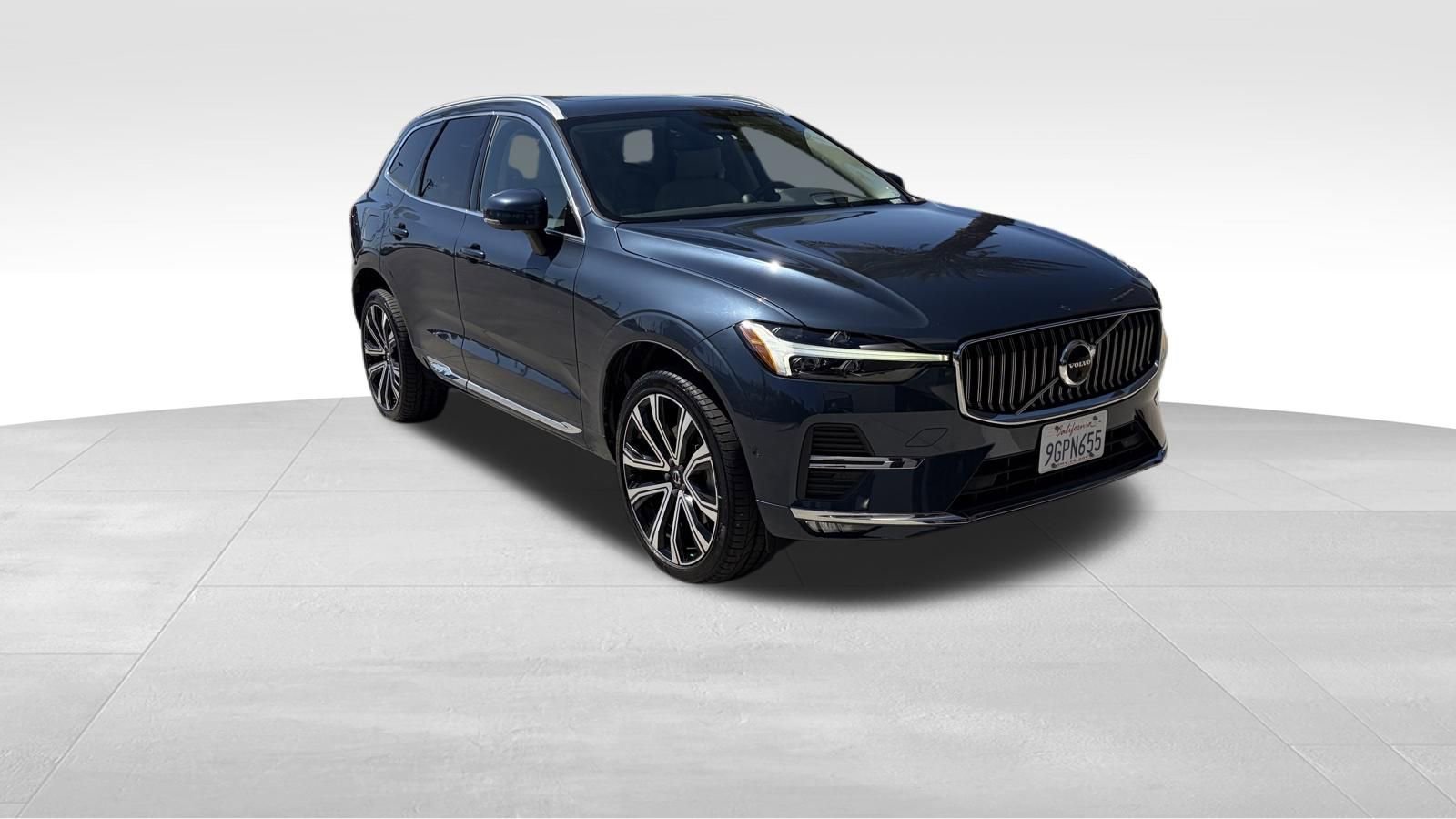 Used 2023 Volvo XC60 B5 Ultimate image 3