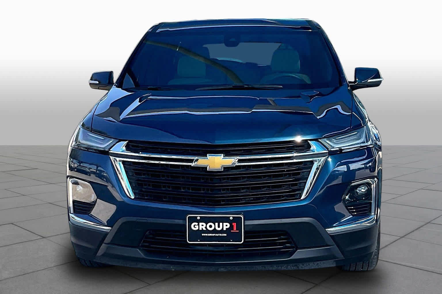 Used 2023 Chevrolet Traverse LS w/ Safety Package FWD image 4