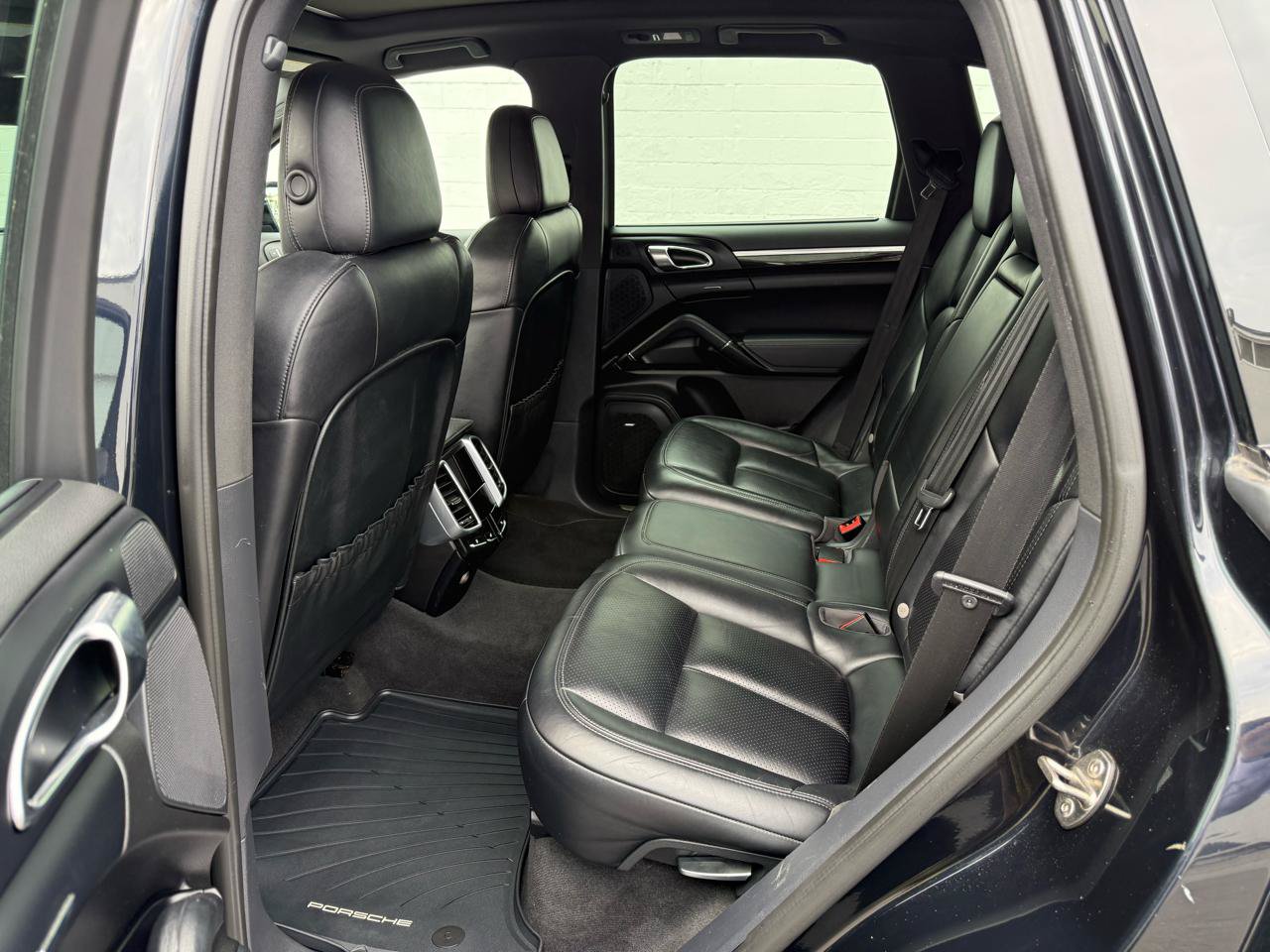 Used 2016 Porsche Cayenne S AWD/4WD image 32