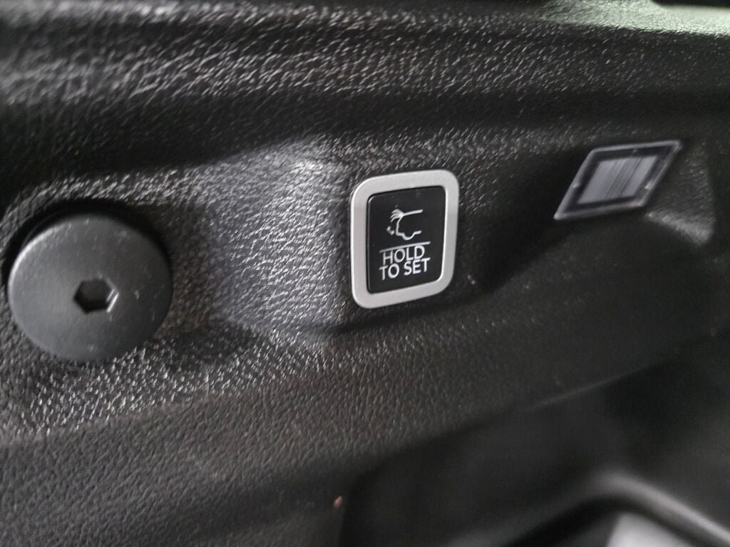 Used 2024 Jeep Grand Cherokee L Laredo w/ Luxury Tech Group I AWD/4WD image 20