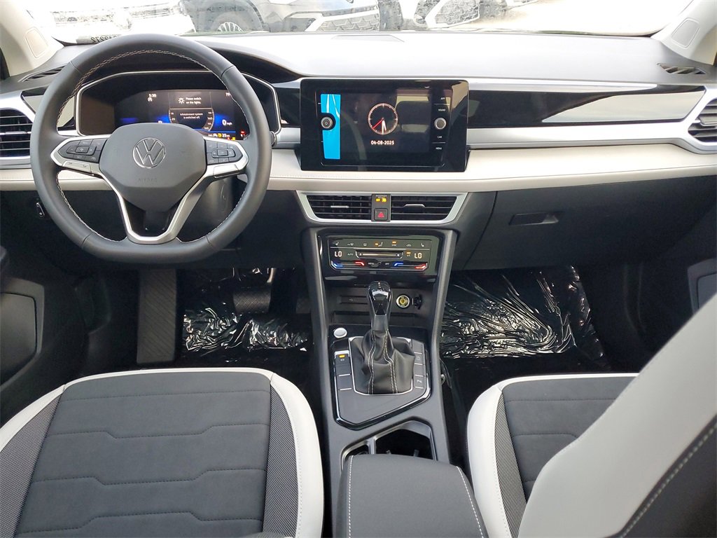 New 2025 Volkswagen Taos SE image 6