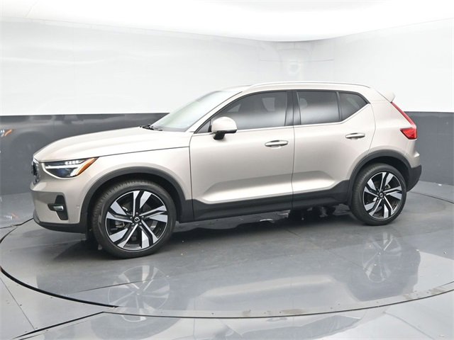 Used 2024 Volvo XC40 B5 Plus w/ Protection Package Premier image 4