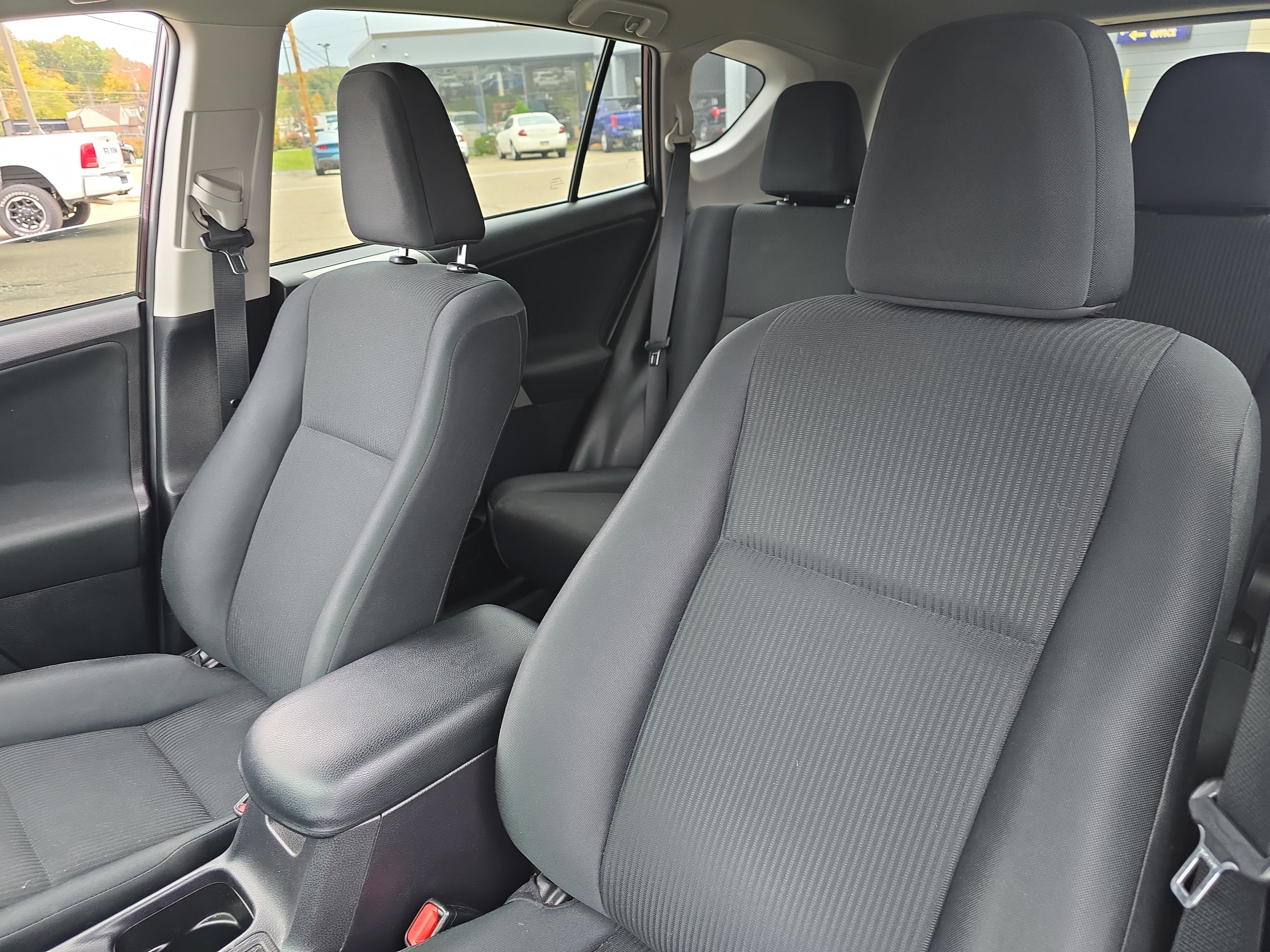 Used 2016 Toyota RAV4 LE AWD/4WD image 13