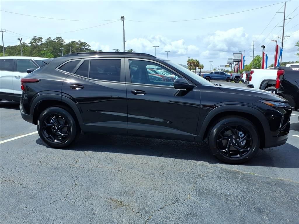 New 2026 Chevrolet Trax LT w/ Sunroof Package FWD image 2