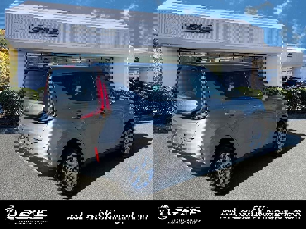 Used 2025 Kia Soul LX w/ LX Technology Package image 5