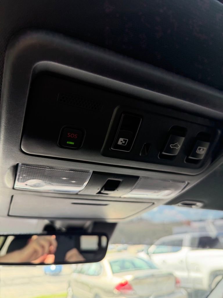Used 2024 Nissan Titan PRO-4X w/ Pro-4x Convenience Package image 8