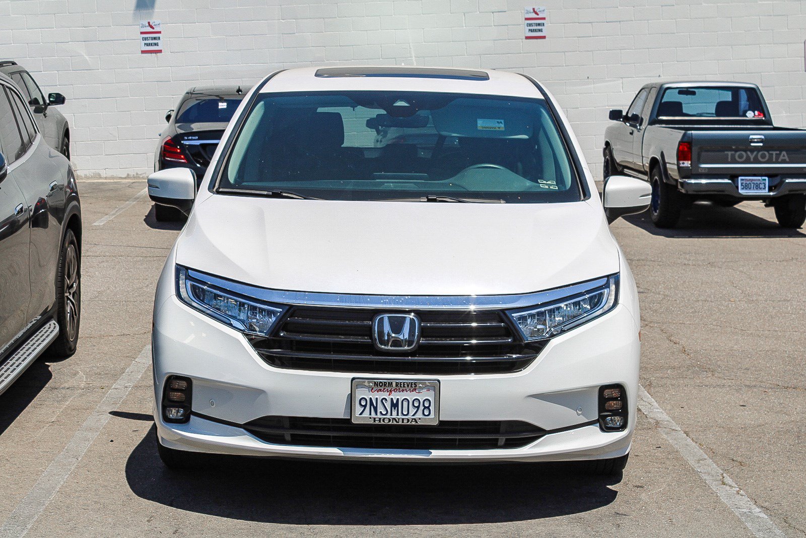 Used 2024 Honda Odyssey Touring image 2