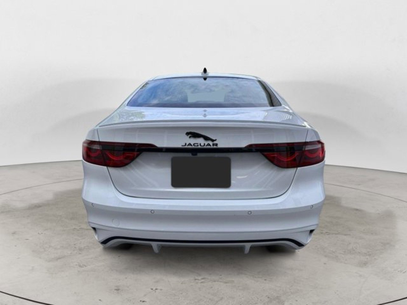 New 2024 Jaguar XF R-Dynamic SE image 4