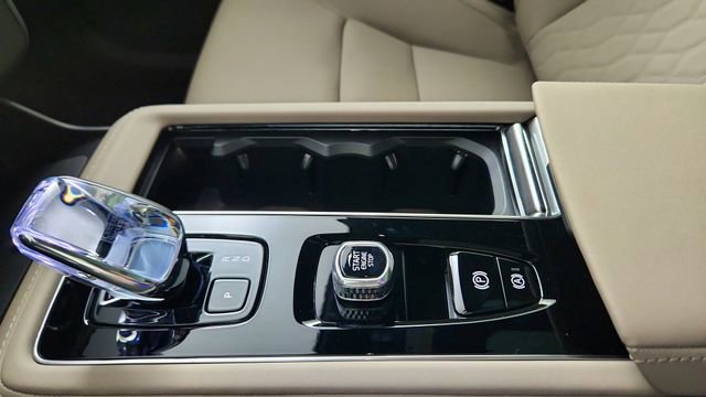 New 2026 Volvo XC90 B5 Plus AWD/4WD image 17
