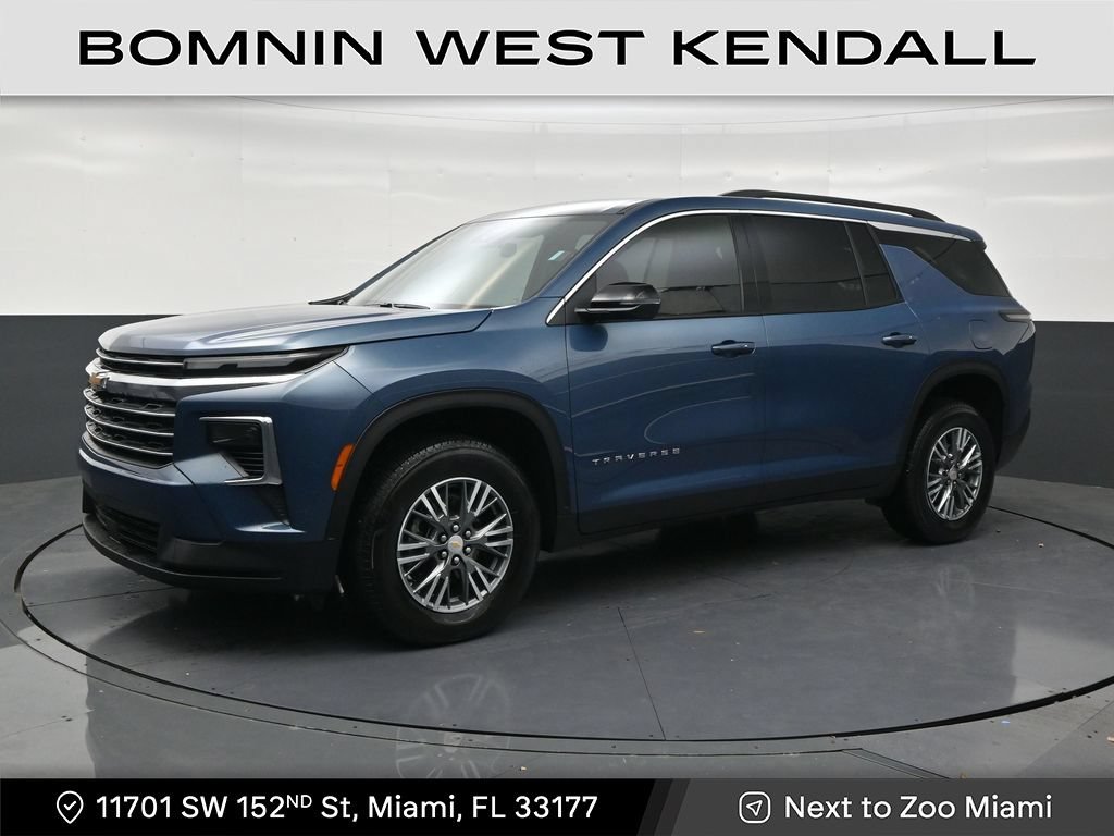 Used 2026 Chevrolet Traverse LT FWD image 1