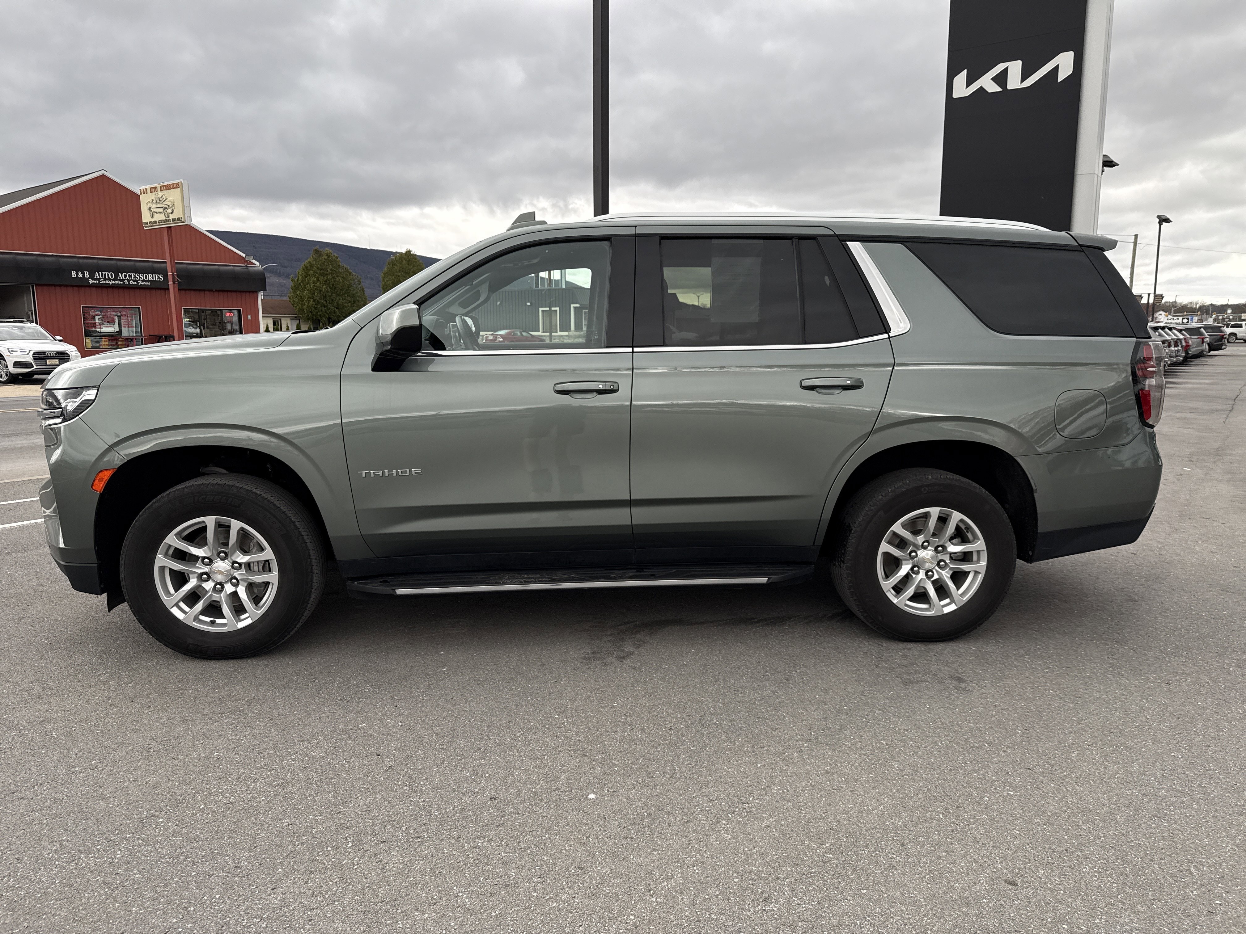 Used 2024 Chevrolet Tahoe LT AWD/4WD image 7