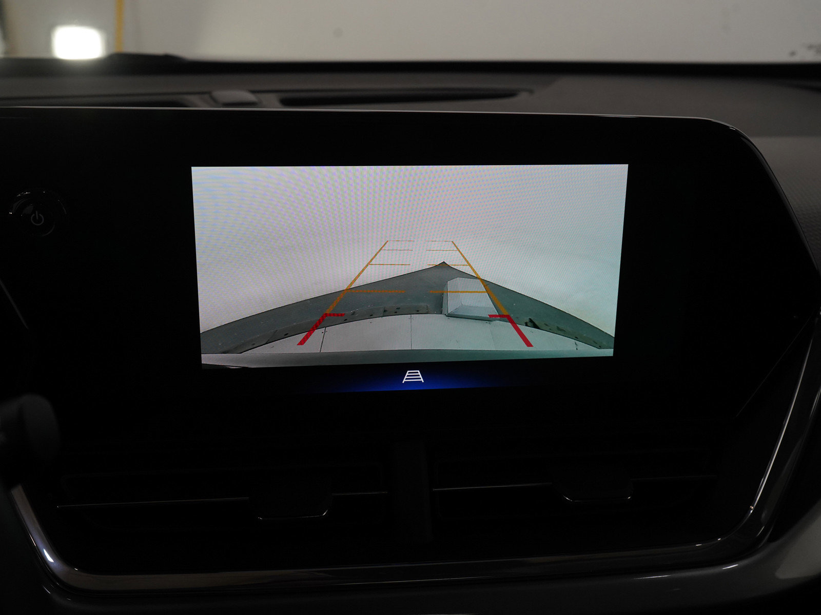 Used 2024 Chevrolet Trax LT w/ Sunroof Package image 21