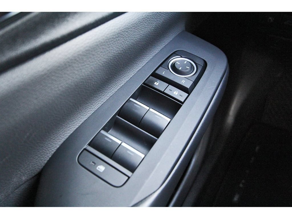 Used 2023 Toyota Prius FWD image 22