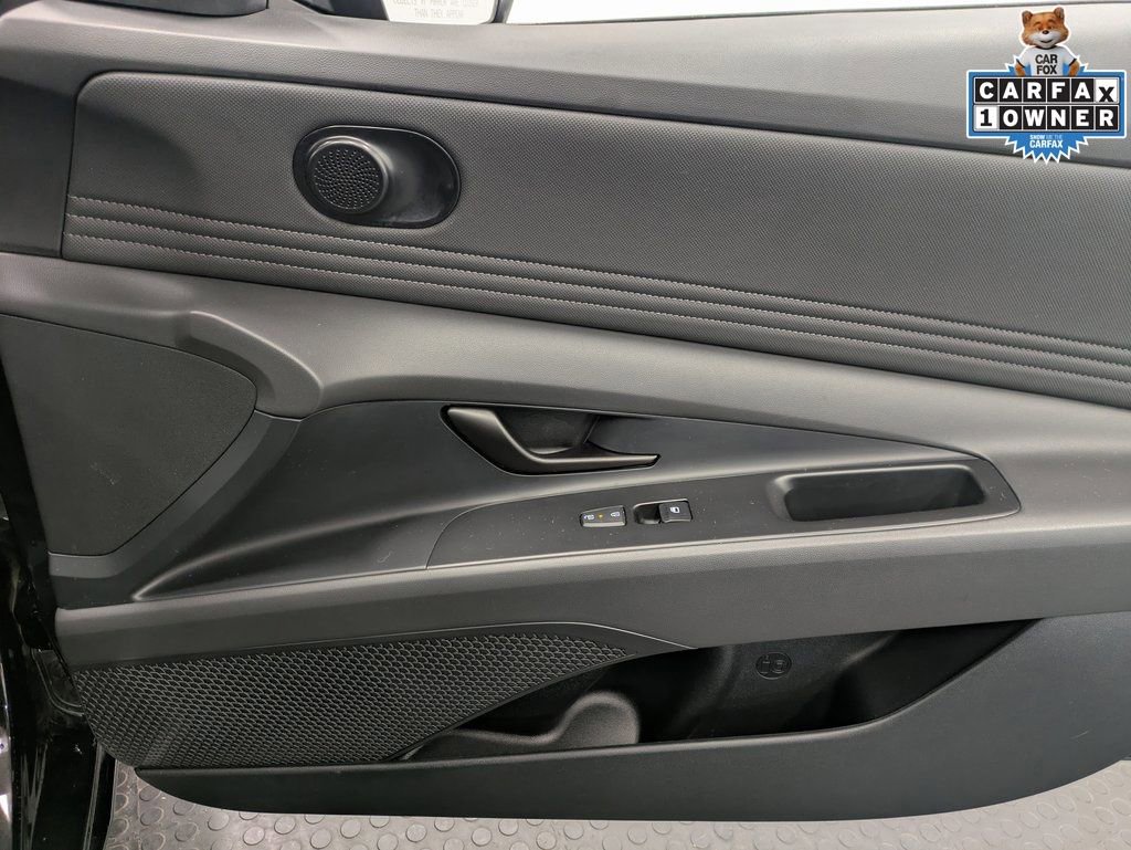 Certified 2025 Hyundai Elantra Sport image 29