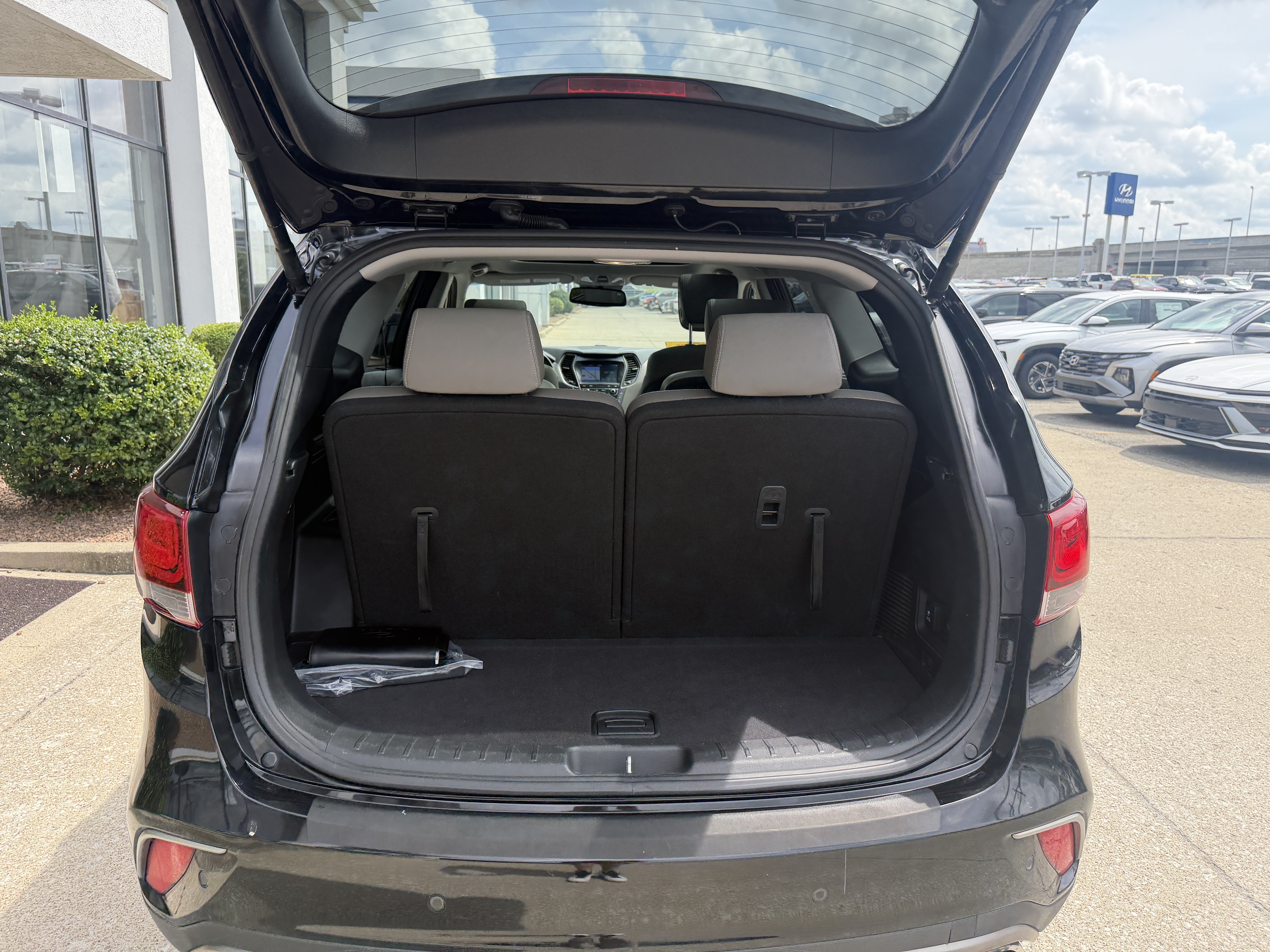 Used 2019 Hyundai Santa Fe XL w/ Cargo Package FWD image 12
