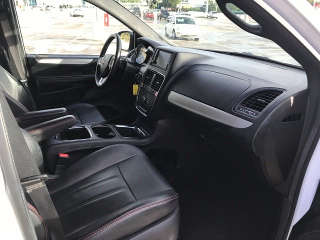 Used 2016 Dodge Grand Caravan R/T FWD image 5
