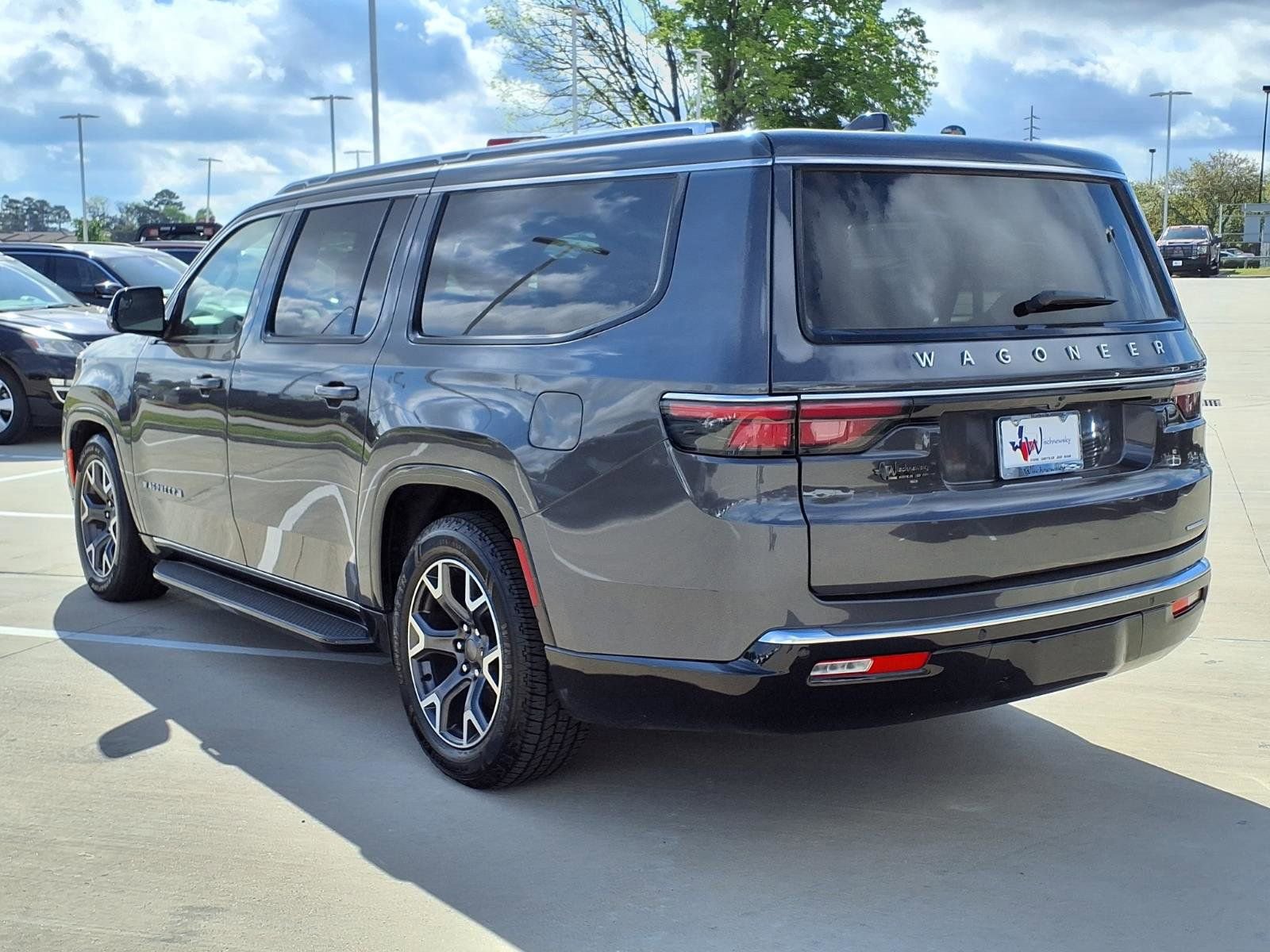 Used 2024 Jeep Wagoneer L Series III w/ Flexible Seating Group AWD/4WD image 2