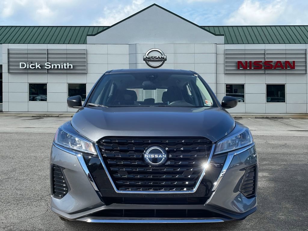 Used 2025 Nissan Kicks Play S image 2