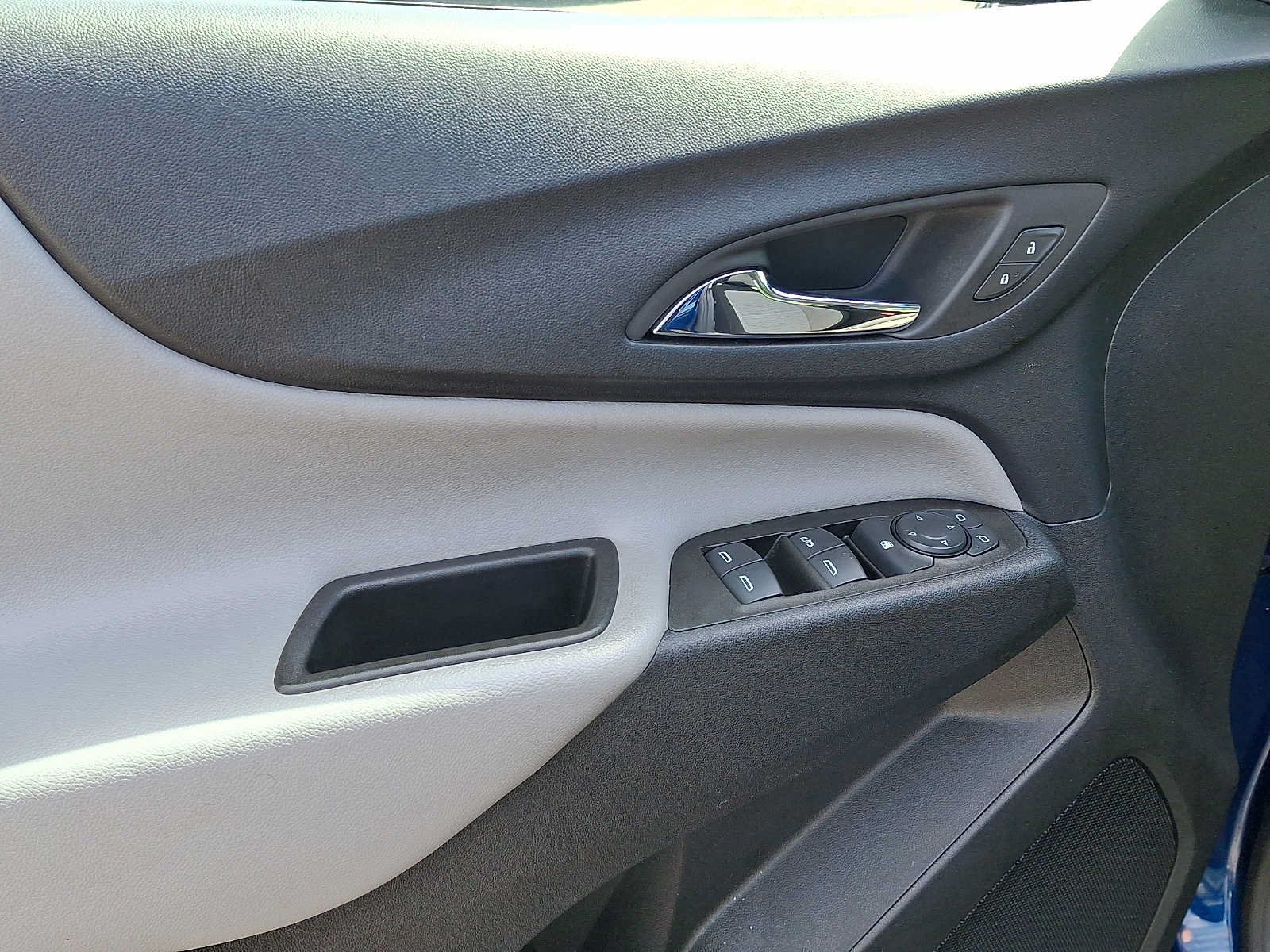 Used 2023 Chevrolet Equinox LS w/ LPO, Floor Liner Package FWD image 11