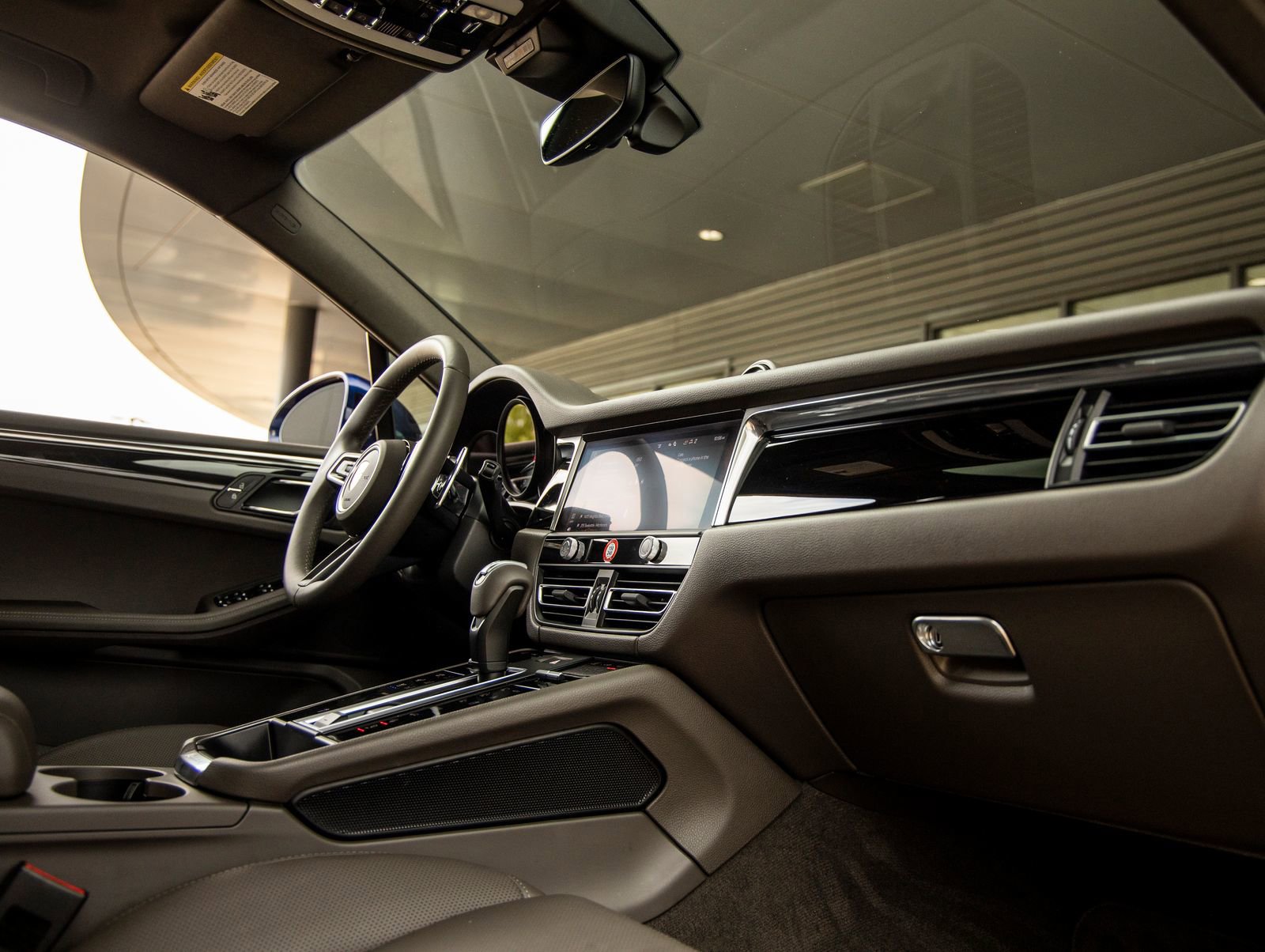 Certified 2025 Porsche Macan image 51