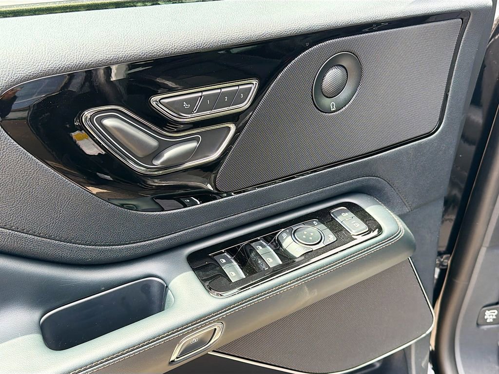 New 2026 Lincoln Aviator AWD image 20