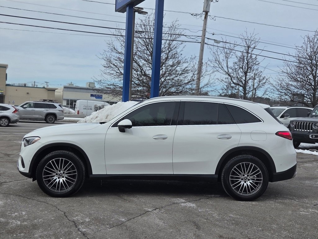 Used 2023 Mercedes-Benz GLC 300 4MATIC image 3