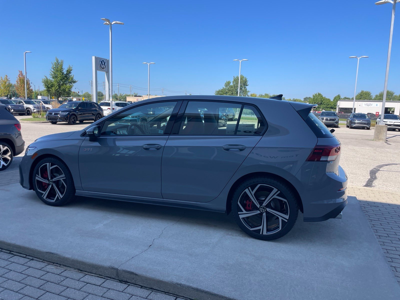 New 2026 Volkswagen GTI SE FWD image 9