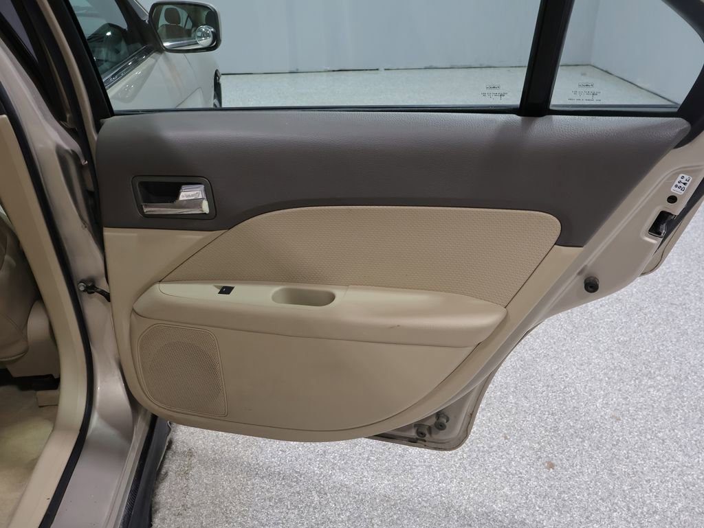 Used 2006 Ford Fusion SEL FWD image 24