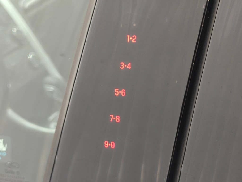 Used 2014 Ford Fusion SE FWD image 9