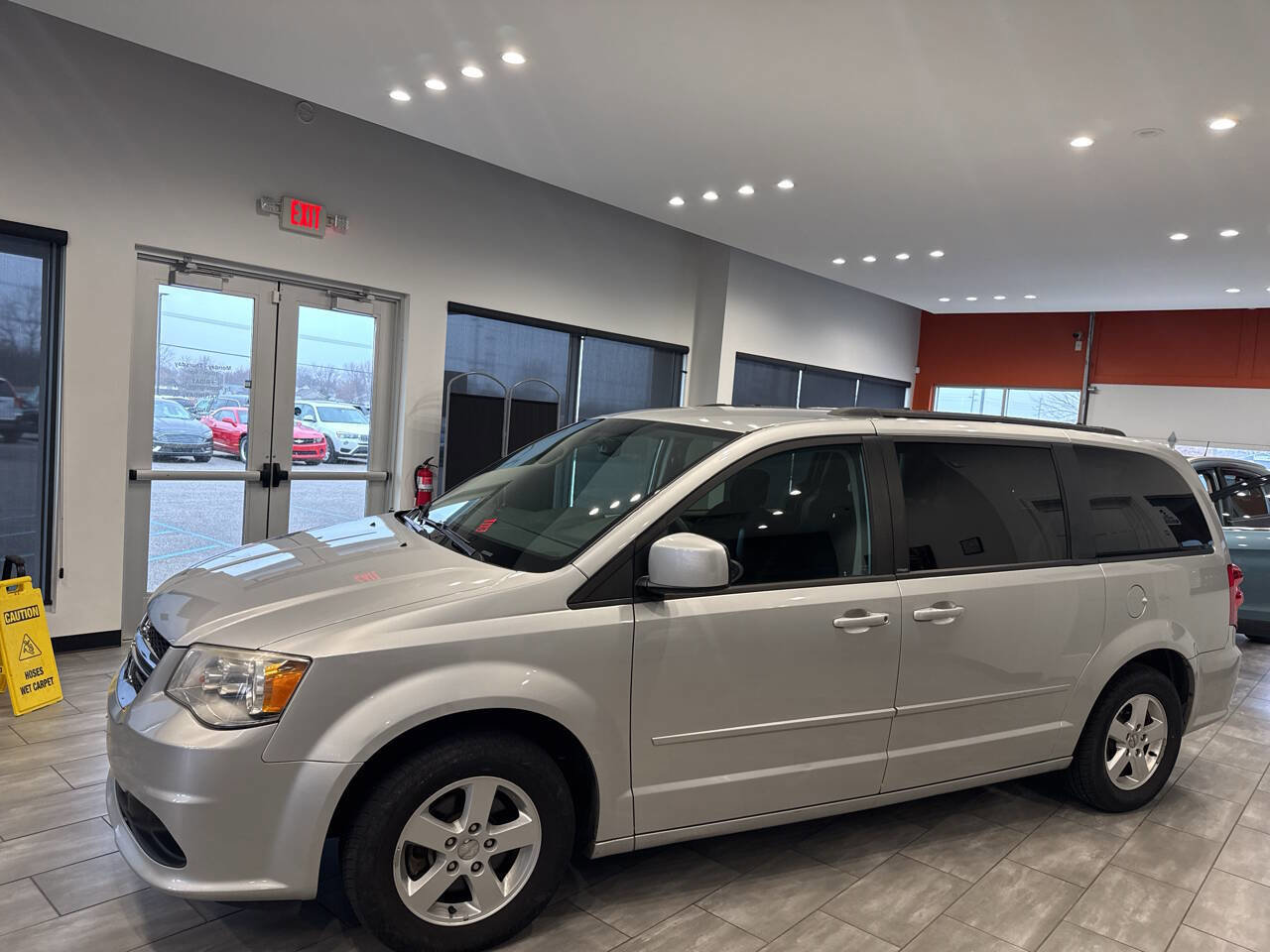 Used 2012 Dodge Grand Caravan SXT w/ UConnect Hands-Free Group image 8