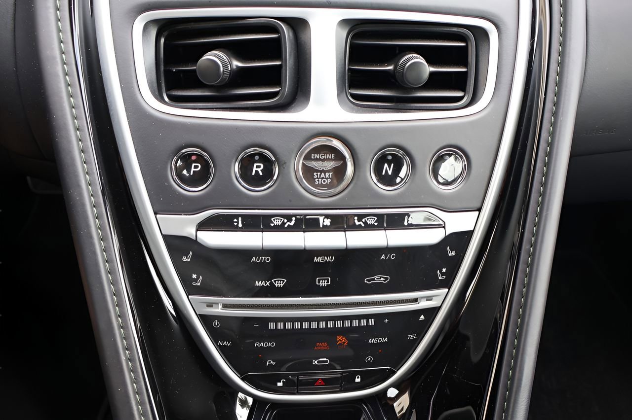Used 2022 Aston Martin DB11 Volante RWD image 24