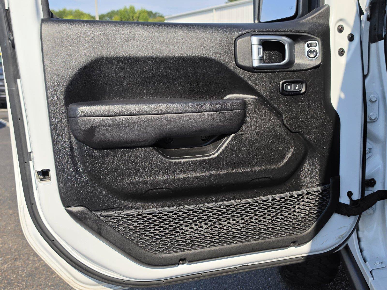 Used 2024 Jeep Wrangler Unlimited Rubicon AWD/4WD image 17