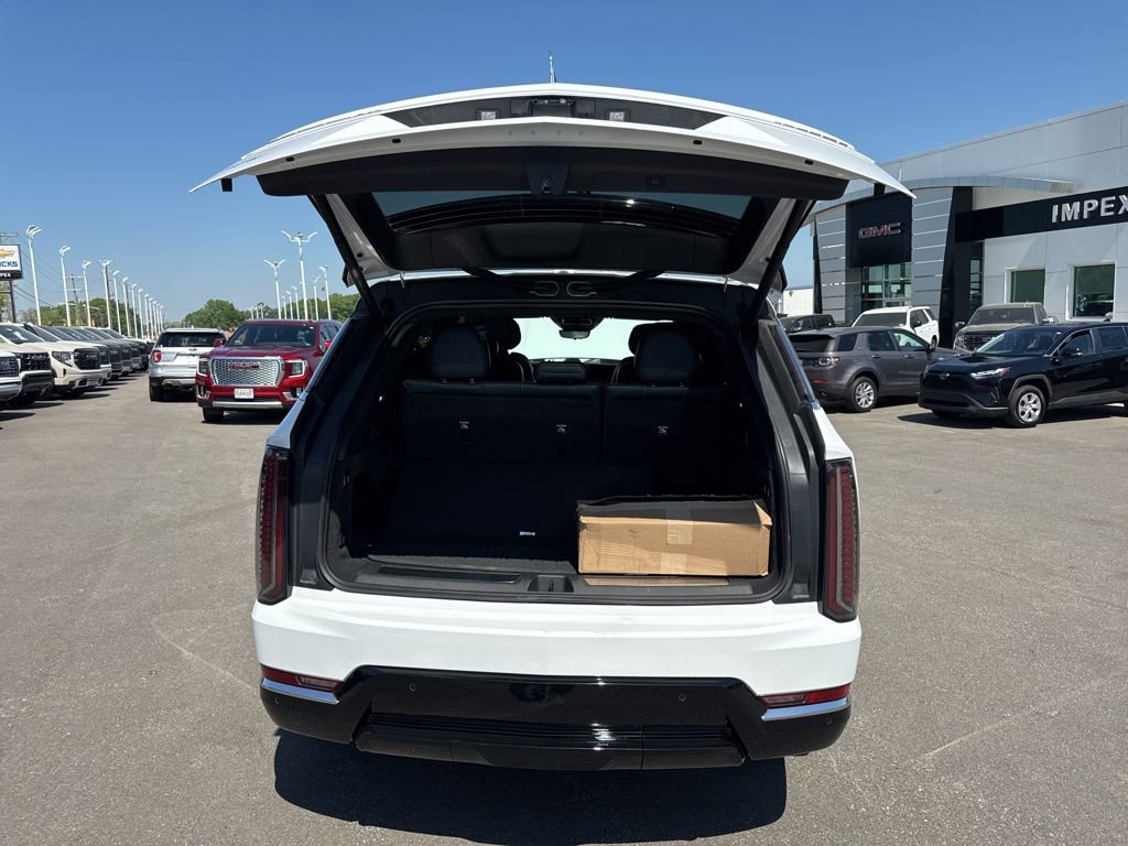 Used 2025 Cadillac Escalade IQ Luxury 2 w/ LPO, Premium Carpet Package AWD/4WD image 35
