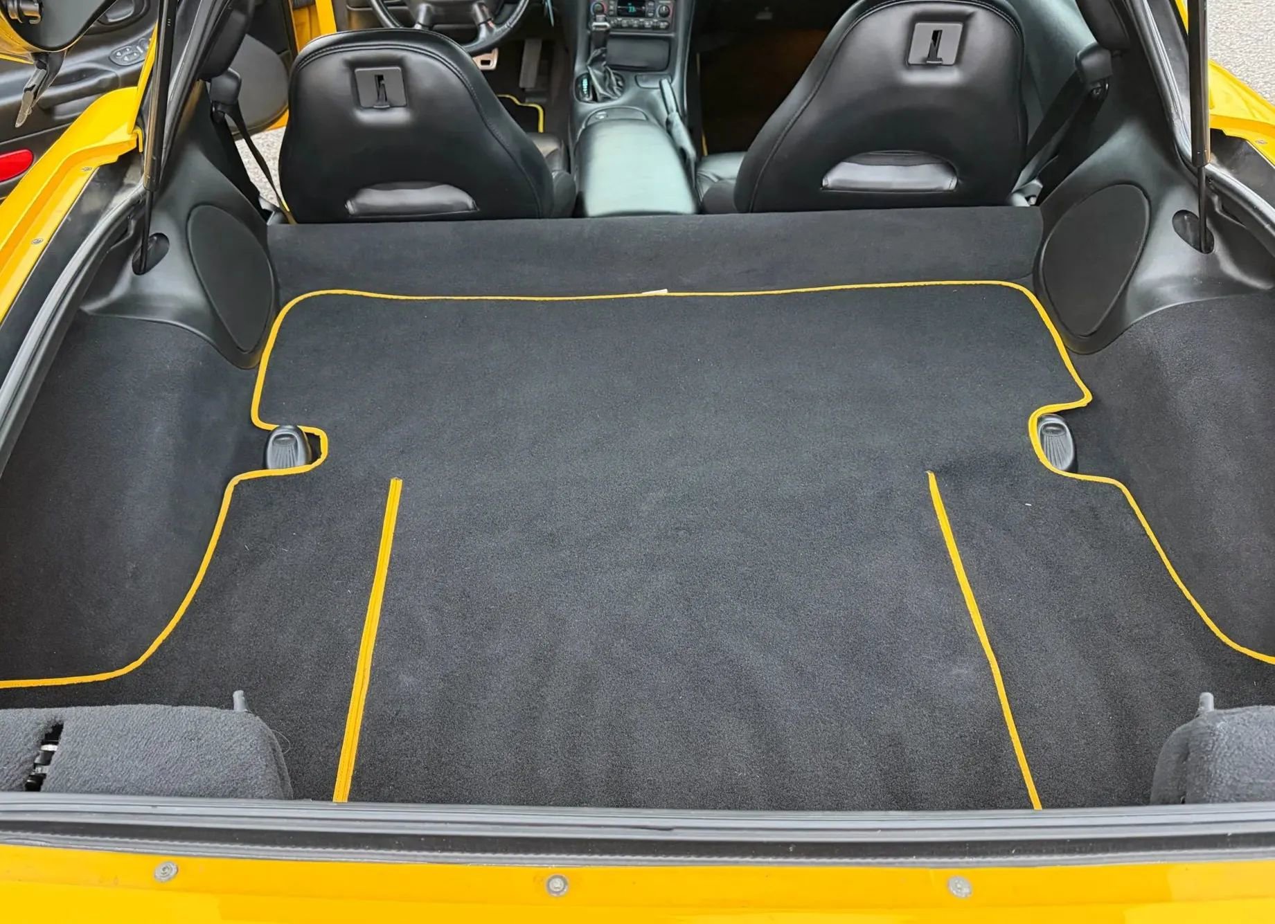 Used 2003 Chevrolet Corvette Coupe w/ Preferred Equipment Group image 10