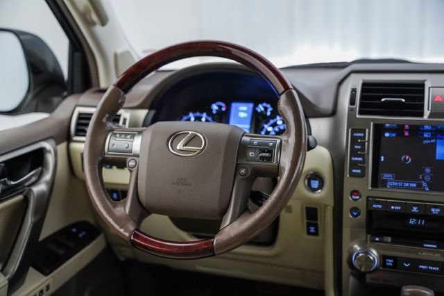 Used 2017 Lexus GX 460 Luxury w/ Preferred Accessory Package AWD/4WD image 4