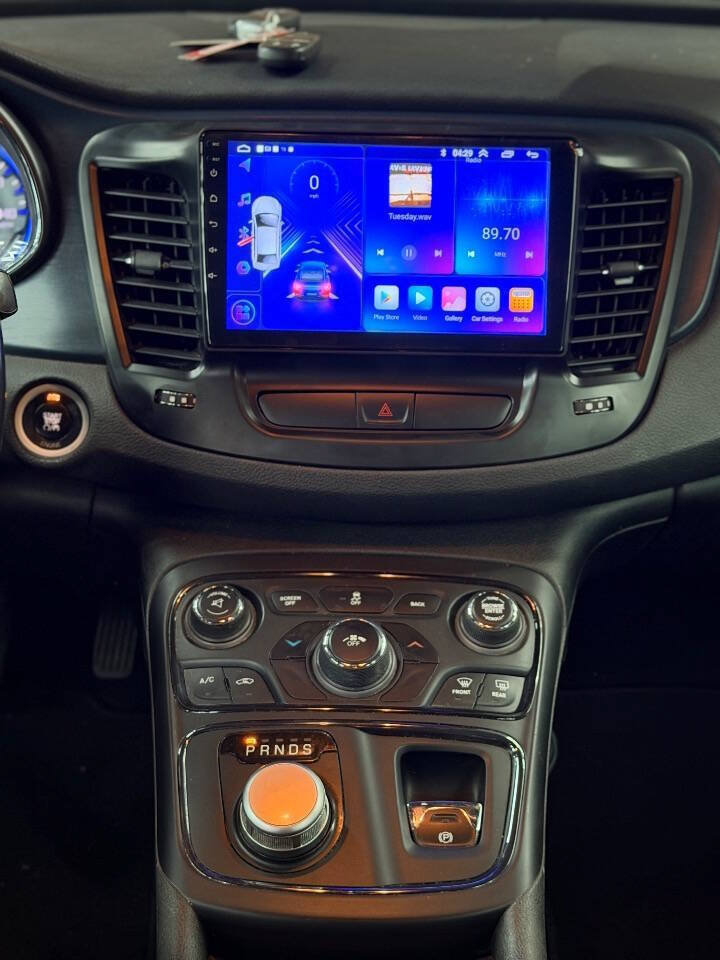 Used 2015 Chrysler 200 S FWD image 11