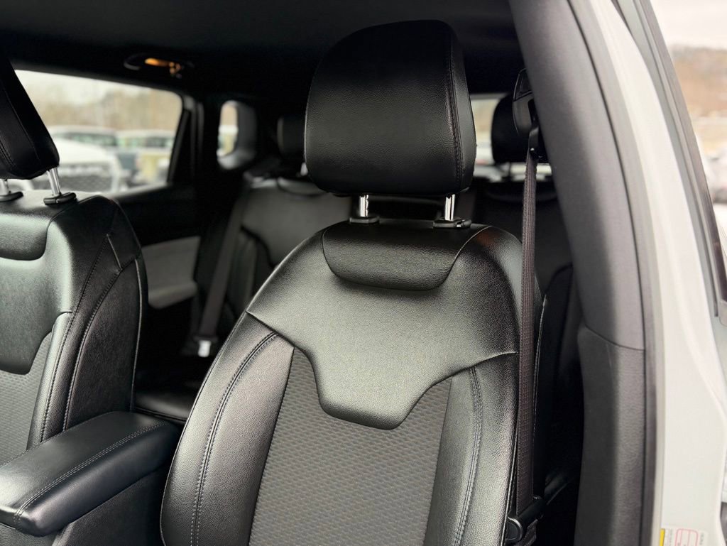 Used 2024 Jeep Compass Latitude image 10