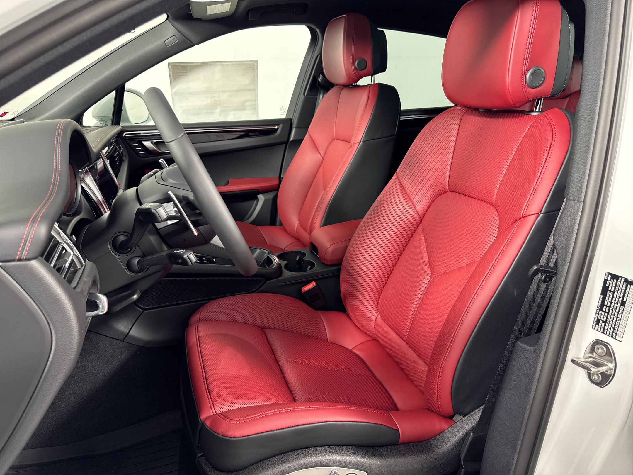 Certified 2026 Porsche Macan image 5